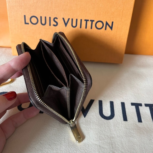 Louis Vuitton Damier Ebene Compact LV Zippy Wallet Wristlet - Picture 10 of 16